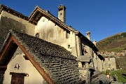 15 Case antiche  tipiche valdimagnine con tetti a piode